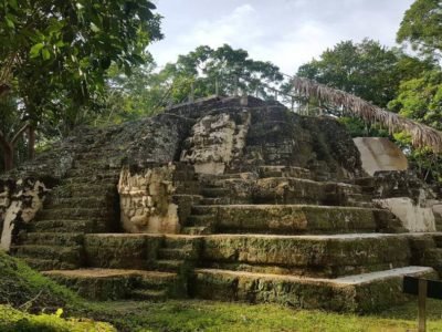 Sitio Arqueológico Uaxactún en Petén